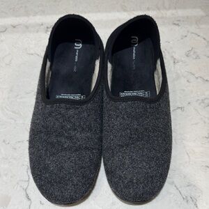 Mana is Gray Slip-On Slippers EU 43 US 9.5/10